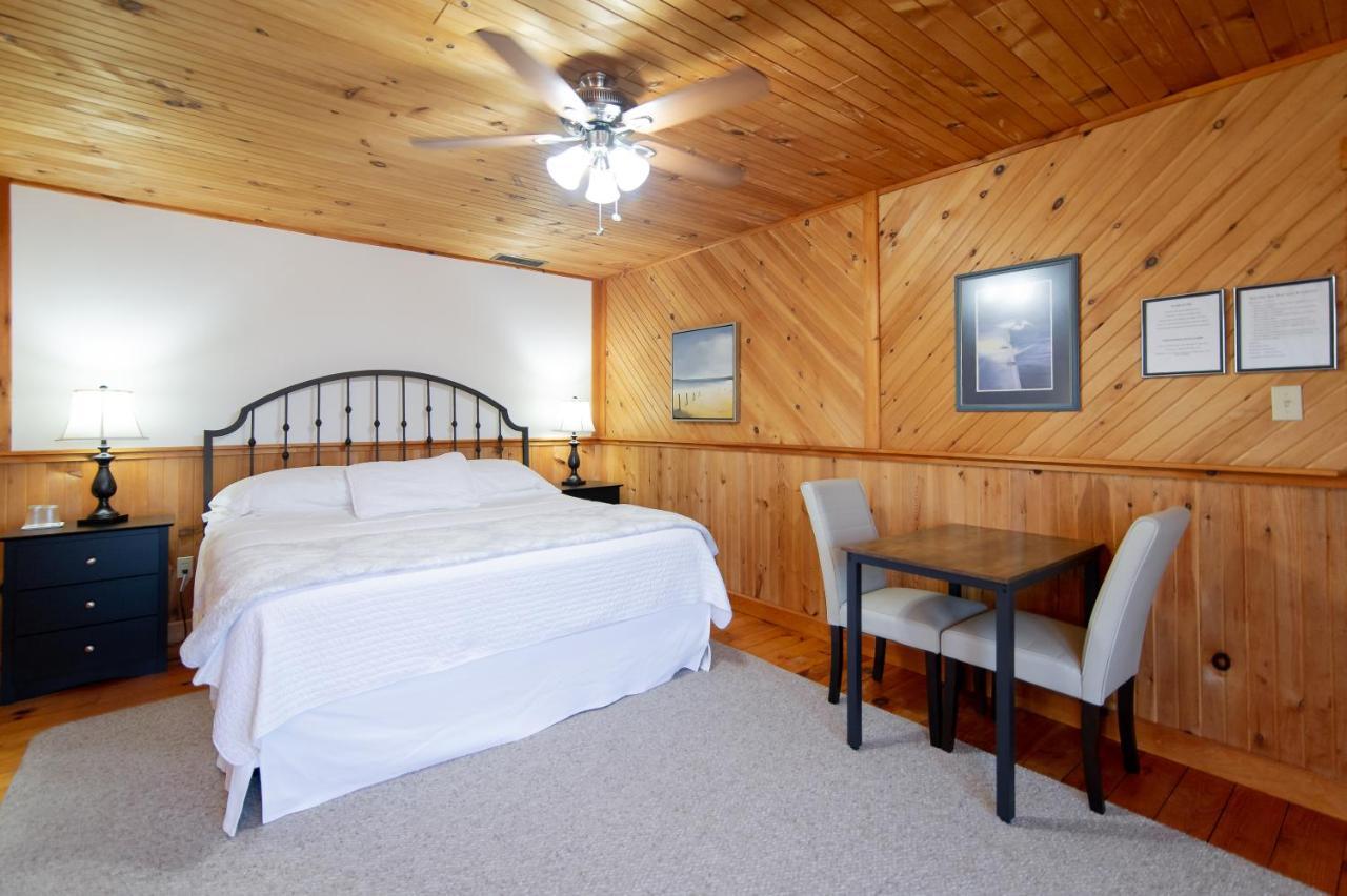 Bye The Bay Bed And Breakfast Ridgetown Exterior photo